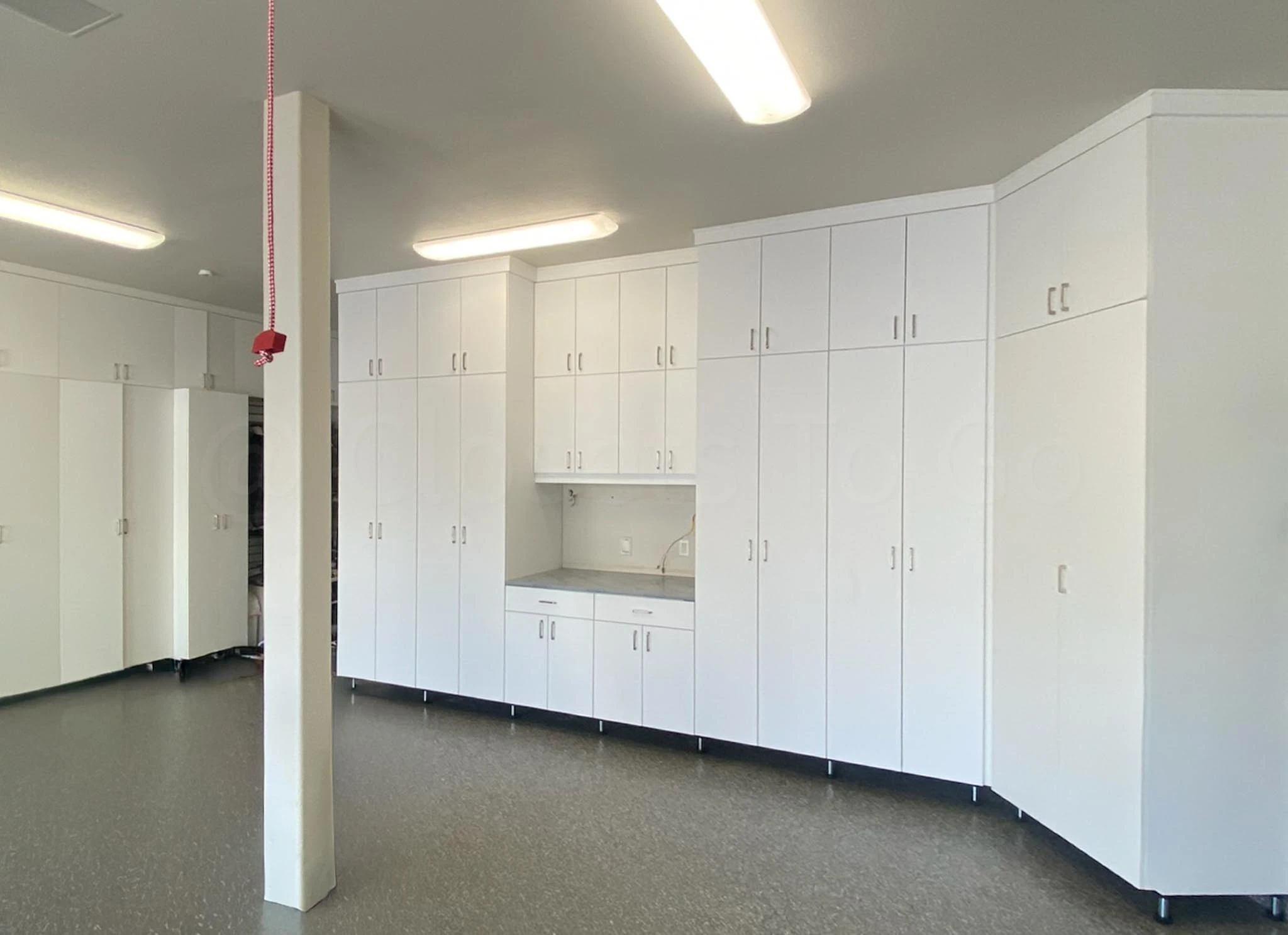 An image of a Luxury-DIY Garage System - Oxford White