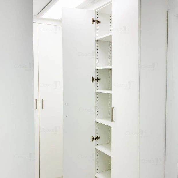 An image of a Laundry Room Built In Oxford White slide 3