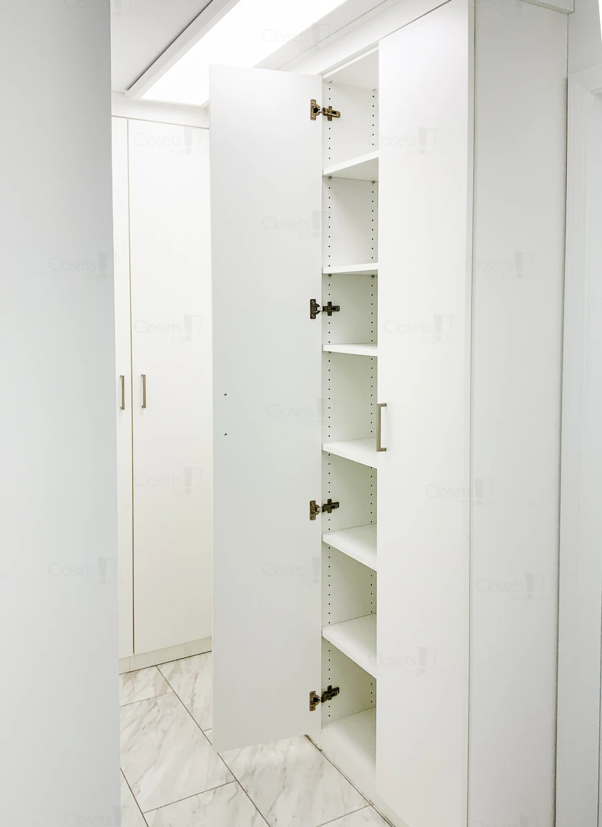 An image of a Built In Laundry Room in Oxford White slide 3